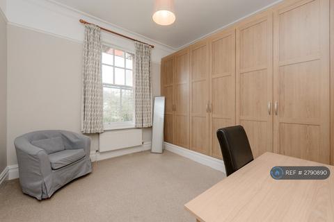 2 bedroom flat to rent, Dealtry Road, London, SW15