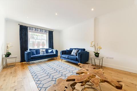 3 bedroom flat to rent, Montagu Square, Marylebone, London W1H