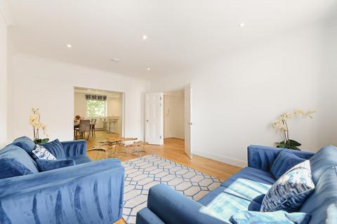 3 bedroom flat to rent, Montagu Square, Marylebone, London W1H