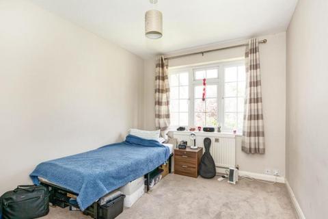 undefined, Oakfields, Guildford GU3