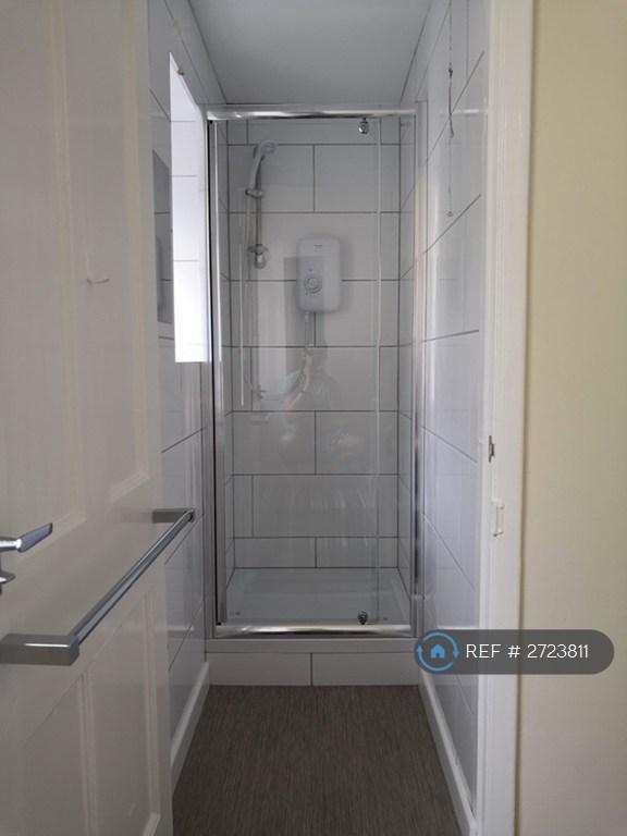 Separate Shower Room