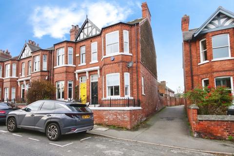 4 bedroom end of terrace house for sale, Scarcroft Hill, York, North Yorkshire, YO24