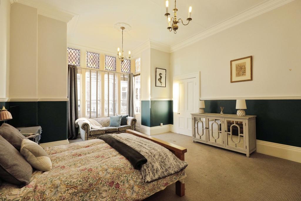 Main Room (3)