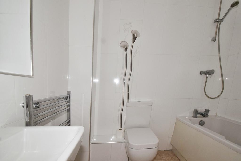En-Suite to Bed One