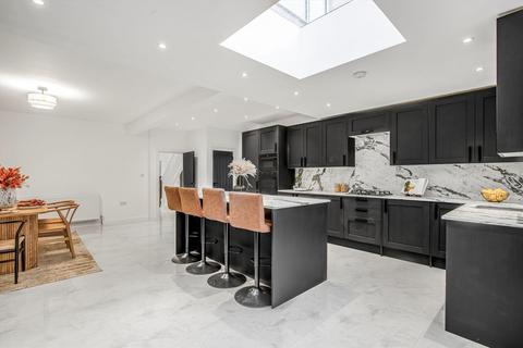 4 bedroom house to rent, Baldry Gardens, London SW16
