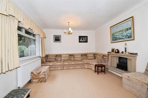 4 bedroom bungalow for sale, Walnut Close, Oadby, Leicester, Leicestershire, LE2