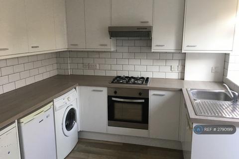 2 bedroom semi-detached house to rent, Woodville Close, Teddington, TW11