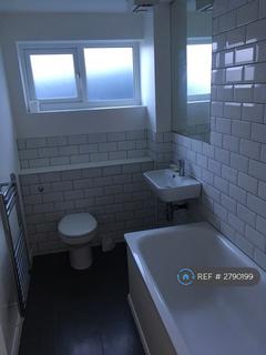 2 bedroom semi-detached house to rent, Woodville Close, Teddington, TW11