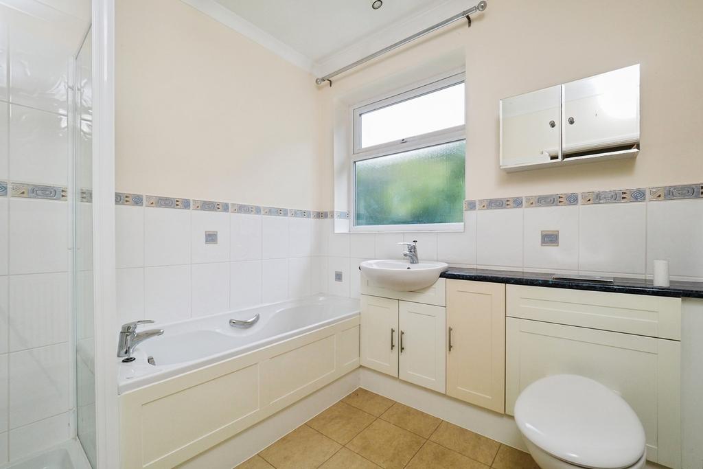 House in Nottingham, Nottinghamshire - More