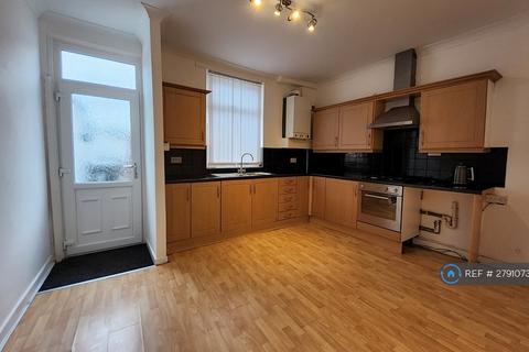 2 bedroom terraced house to rent, Dashwood Road, Manchester, M25
