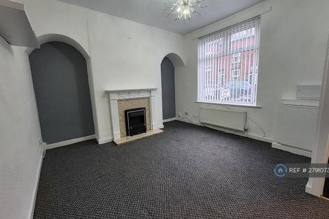 2 bedroom terraced house to rent, Dashwood Road, Manchester, M25