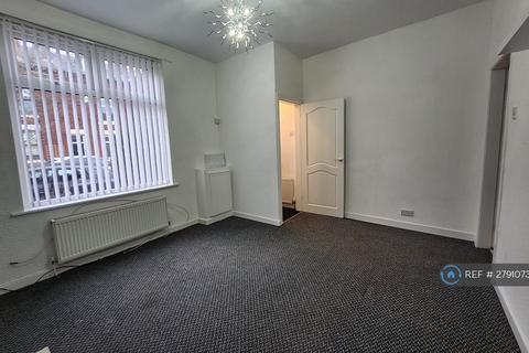 2 bedroom terraced house to rent, Dashwood Road, Manchester, M25