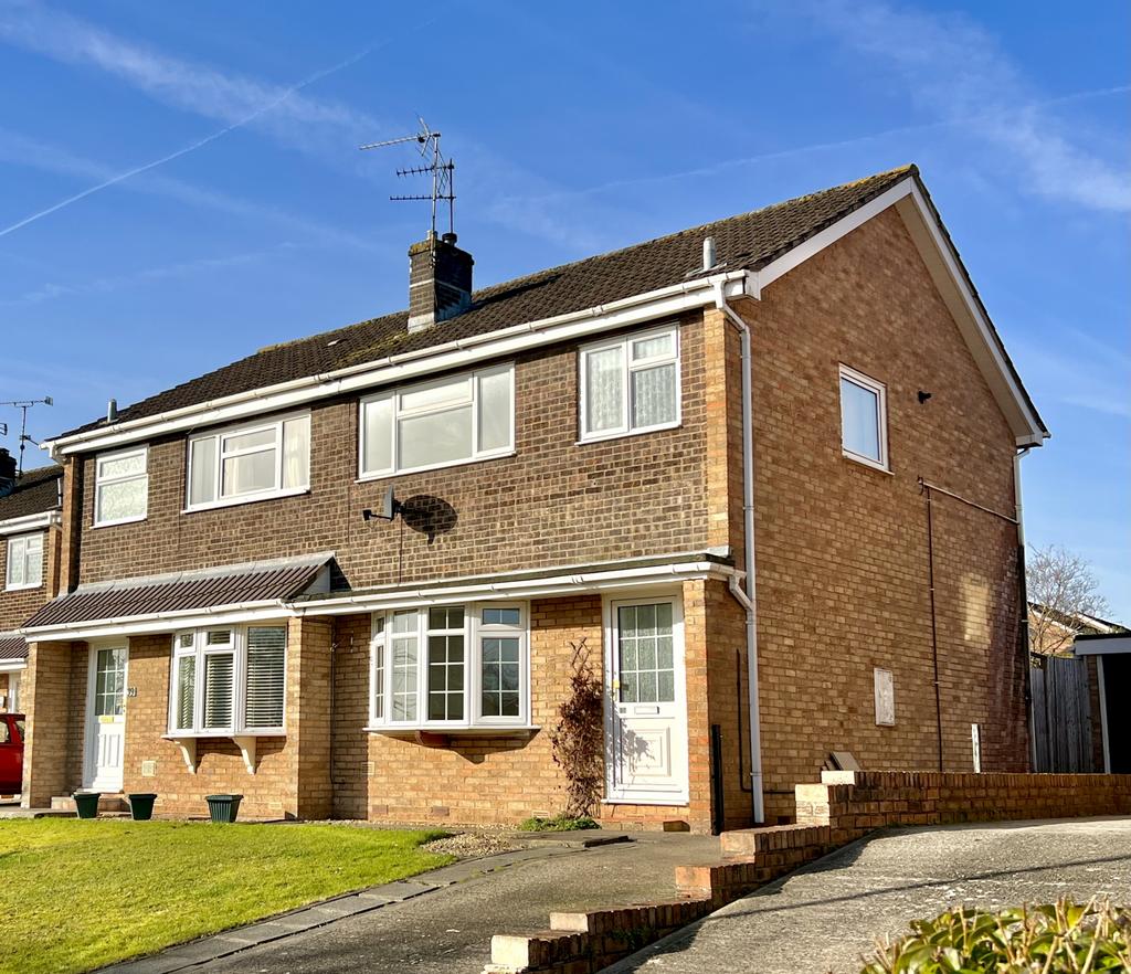 SPACIOUS 3 Bedroom, 2 Reception Home
