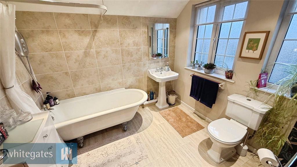 Fanily Bathroom