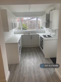 3 bedroom semi-detached house to rent, Lawnswood Grove, Elton, CH2