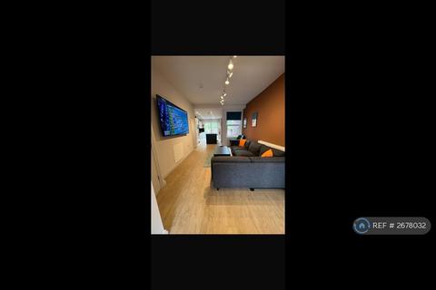 6 bedroom terraced house to rent, Monica Grove, Manchester, M19