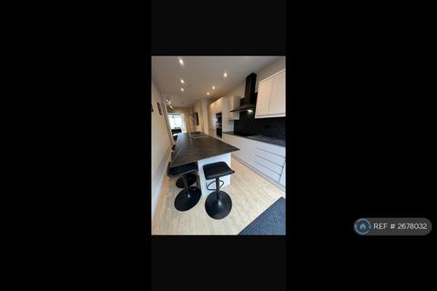 6 bedroom terraced house to rent, Monica Grove, Manchester, M19
