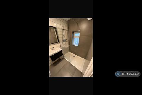 6 bedroom terraced house to rent, Monica Grove, Manchester, M19