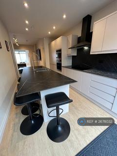 6 bedroom terraced house to rent, Monica Grove, Manchester, M19