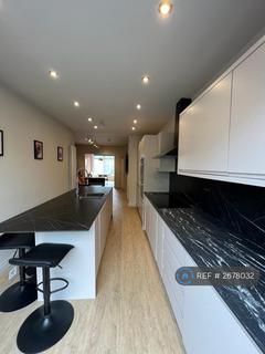 6 bedroom terraced house to rent, Monica Grove, Manchester, M19