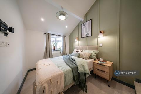 1 bedroom in a house share to rent, Brighton Avenue, Stockport, SK5