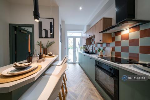1 bedroom in a house share to rent, Brighton Avenue, Stockport, SK5