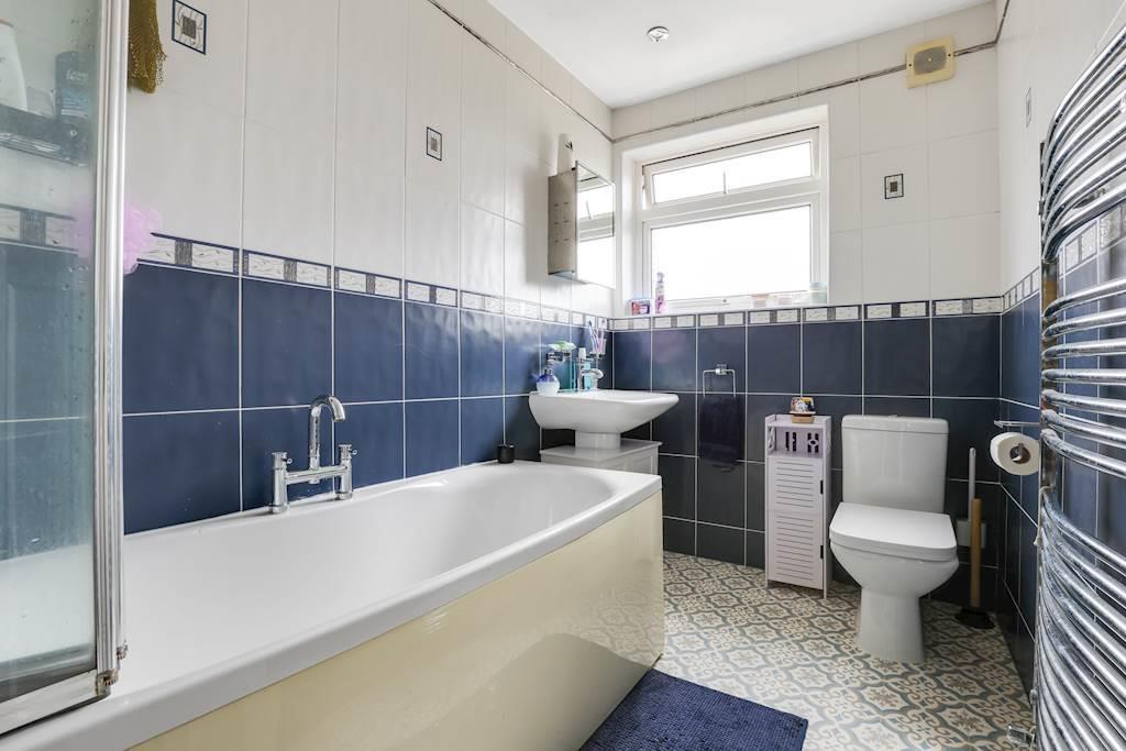 15-3097 JHVXL  - 46 Waverley Road - 28-small.jpg