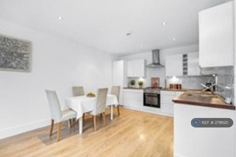 3 bedroom flat to rent, Foxberry Road, London, SE4