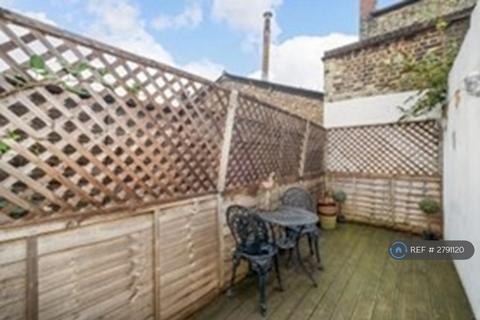 3 bedroom flat to rent, Foxberry Road, London, SE4