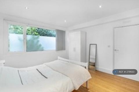 3 bedroom flat to rent, Foxberry Road, London, SE4