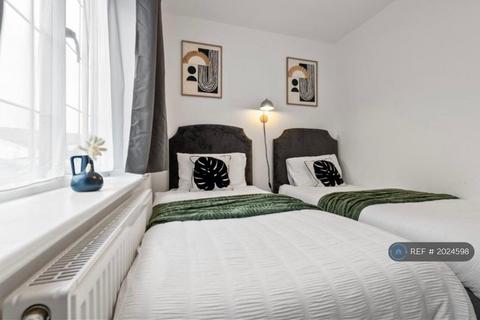 undefined, House, West Drayton, UB7