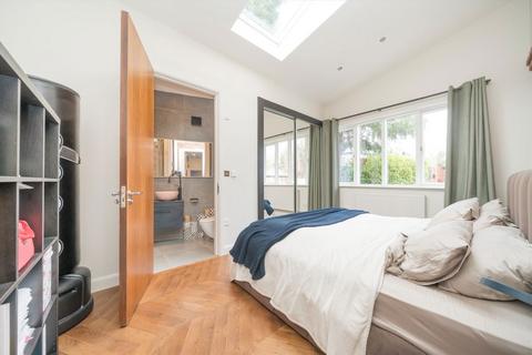 3 bedroom flat for sale, Aylestone Avenue, London NW6