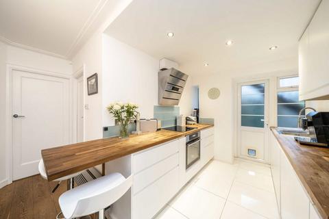 2 bedroom flat for sale, Streatham High Road, London SW16