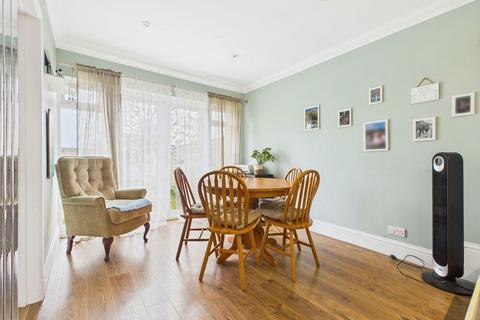 4 bedroom chalet for sale, Test Road, Sompting, BN15 0EL