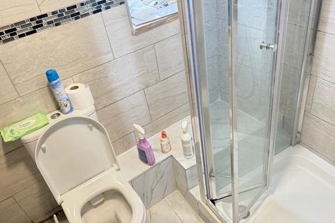 2 bedroom flat to rent, Edgware Road, Edgware HA8