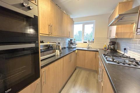 4 bedroom semi-detached house for sale, Barnard Road, Leigh-On-Sea, Essex