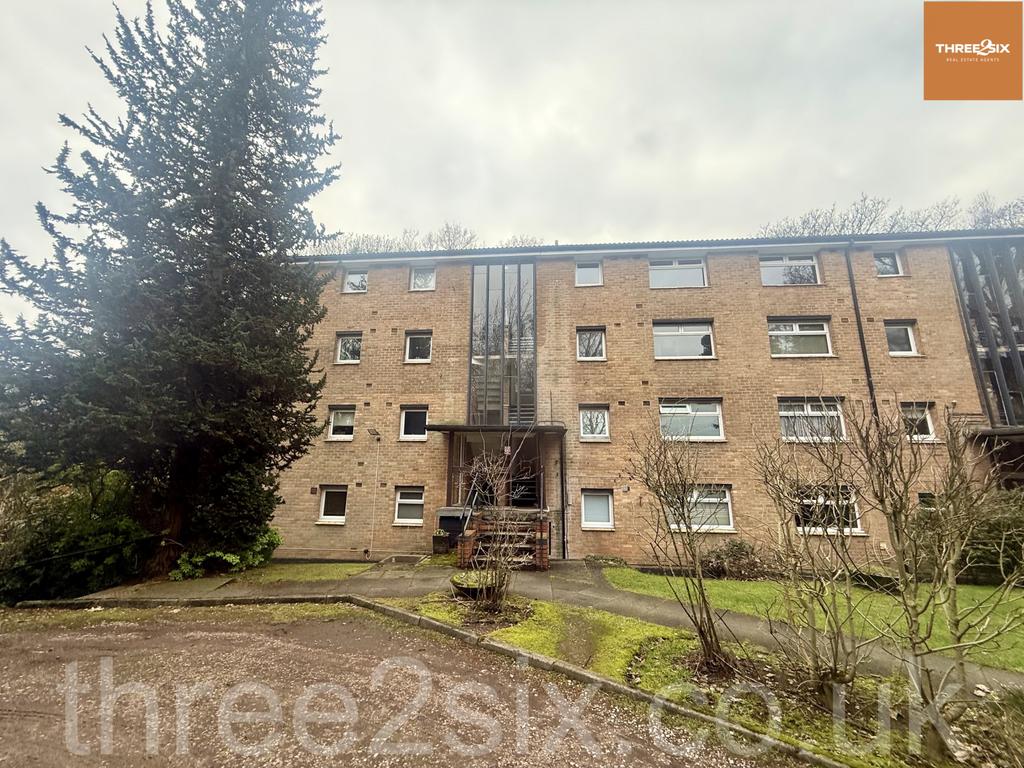 Spacious One-Bedroom First Floor Apartment – Av
