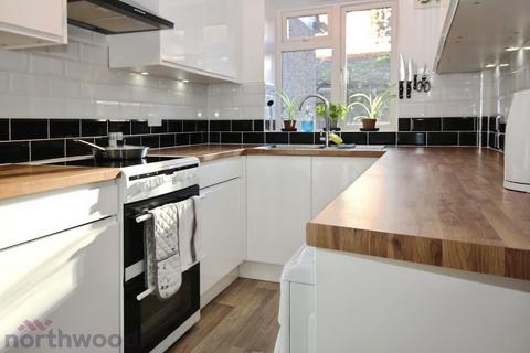 2 bedroom flat for sale, Amersham Hill, High Wycombe, HP13