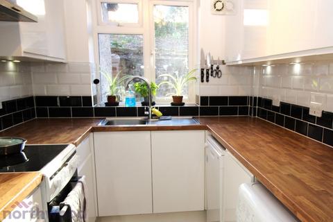 2 bedroom flat for sale, Amersham Hill, High Wycombe, HP13