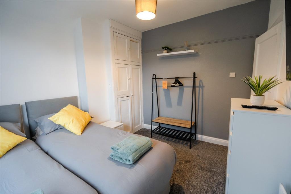 Bedroom 2 (2)