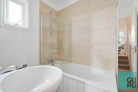 2 bedroom detached house to rent, Dundonald Road, Wimbledon, SW19