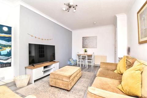 3 bedroom flat for sale, Kelvin Way, Kilsyth, G65