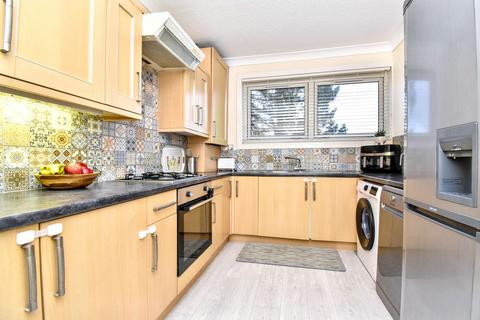 3 bedroom flat for sale, Kelvin Way, Kilsyth, G65