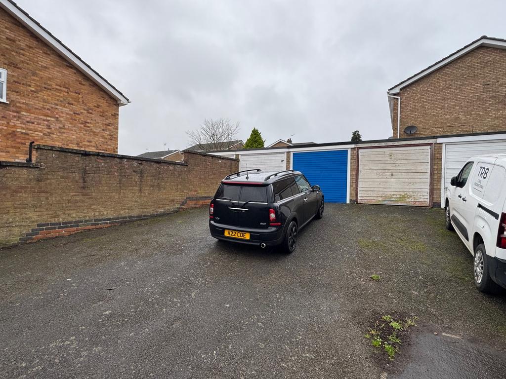 Garage and car-standing