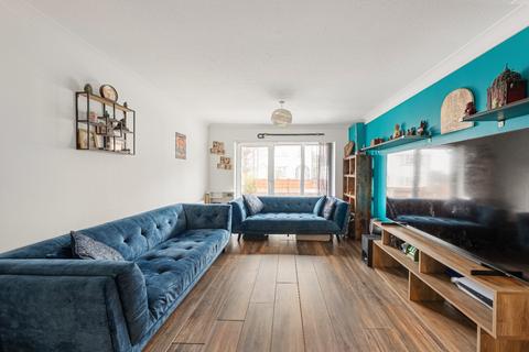 3 bedroom detached house for sale, Gravesend, Kent DA12