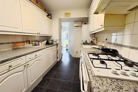 4 bedroom terraced house to rent, Wigley Road, Feltham, TW13