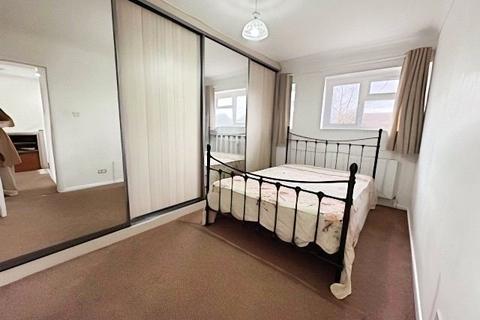 4 bedroom terraced house to rent, Wigley Road, Feltham, TW13