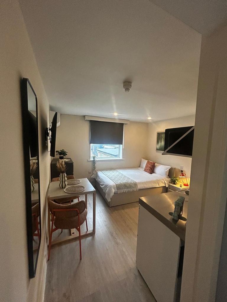Bright, modern studio with a double bed, small ...