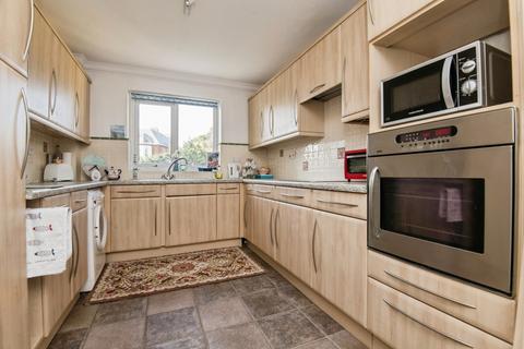 3 bedroom flat for sale, Douglas Avenue, Exmouth, Devon, EX8