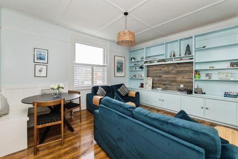 2 bedroom flat for sale, Esplanade, Exmouth, Devon, EX8